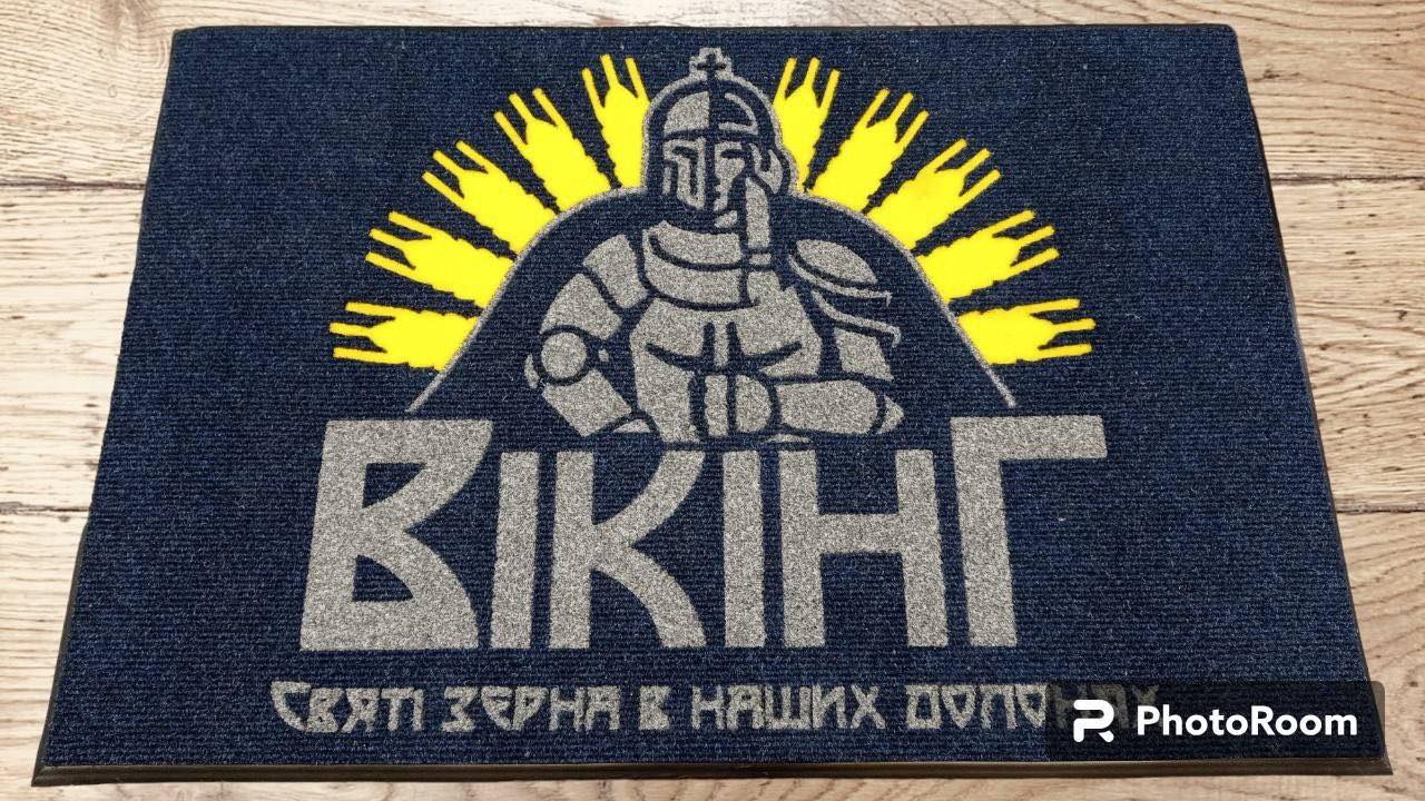 Темно-синій килимок з жовто-сірим логотипом Viking