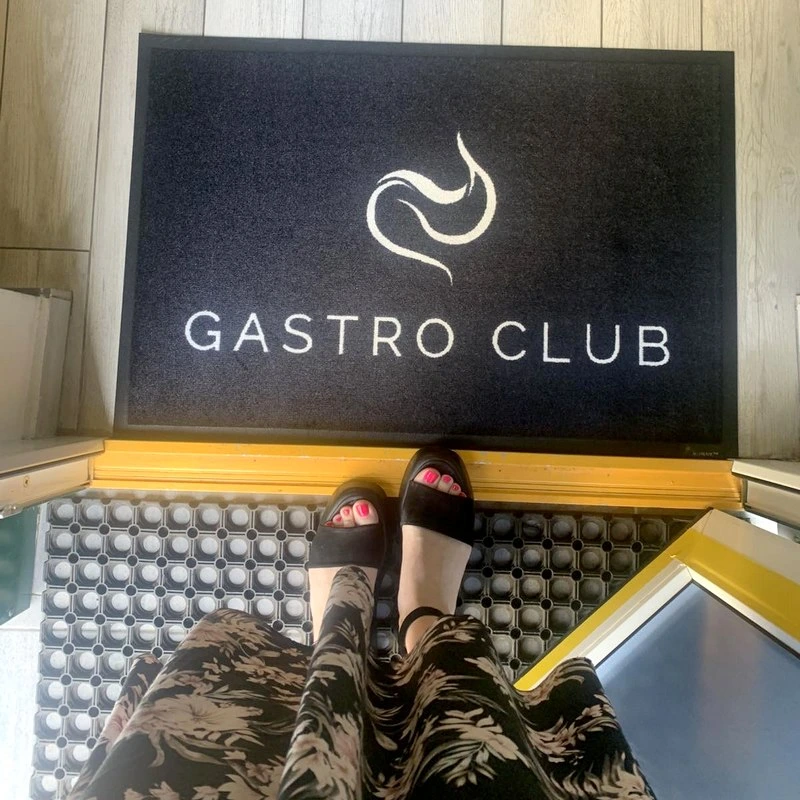 Килимок Velur з білим логотипом Gastro Club